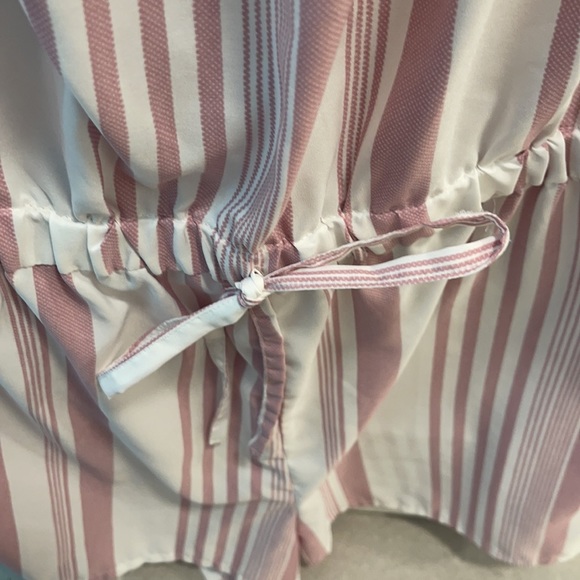 Romper / shorts with off the shoulder sleeves - Picture 3 of 5